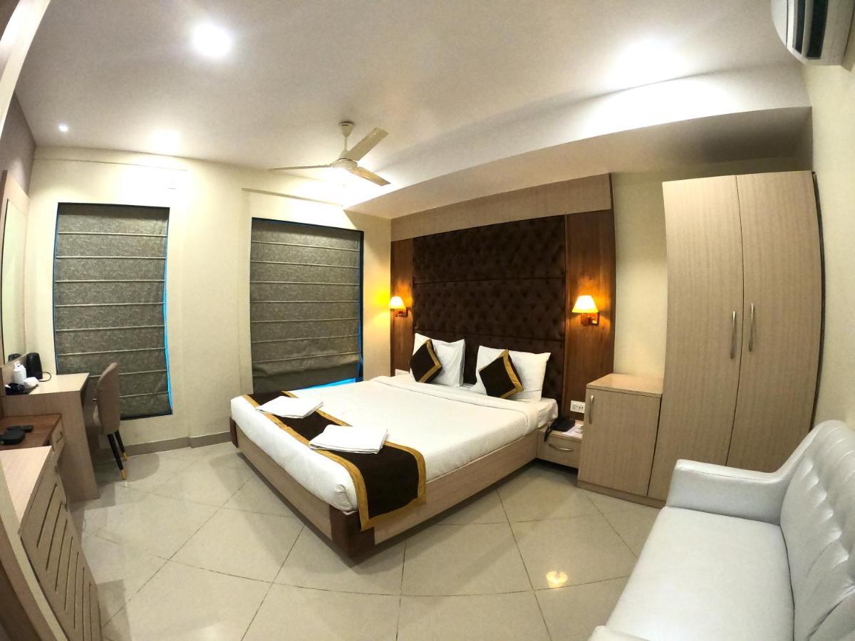 The Panash - Hotel & Banquet Kalkata Exteriér fotografie