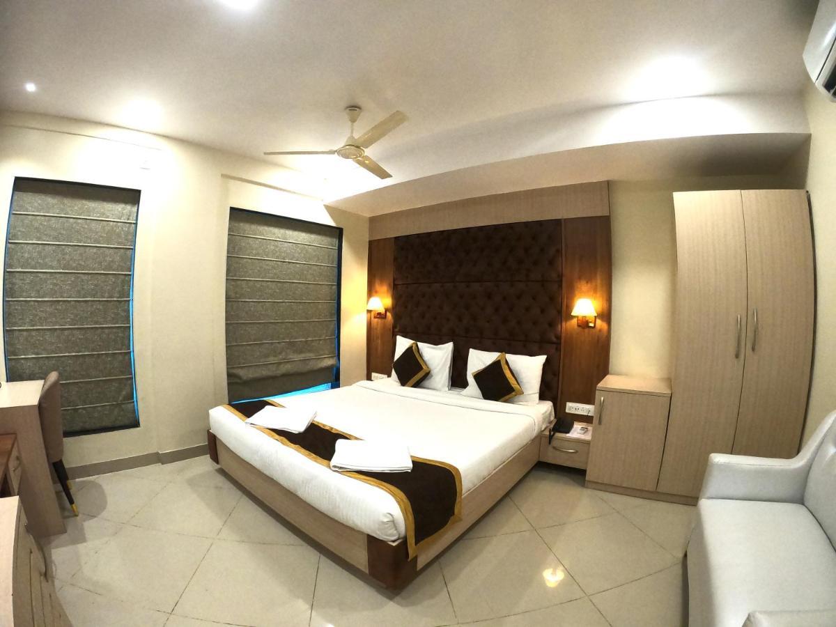 The Panash - Hotel & Banquet Kalkata Exteriér fotografie